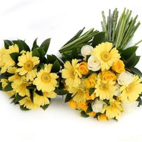 fwthumbGerbera Handtied Brides Bouquet Wedding flowers Sheffield-600x400.jpg